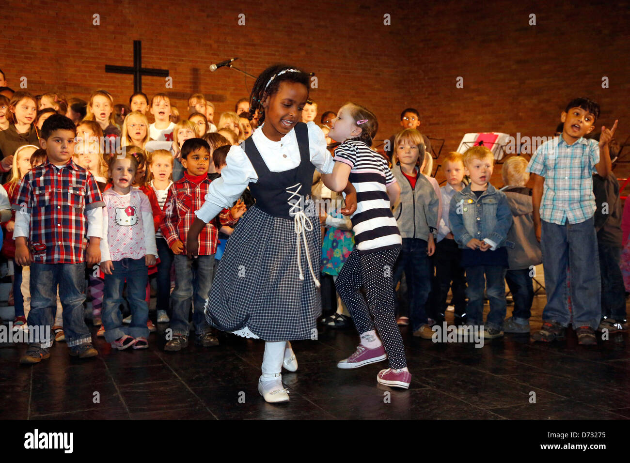 Bochum, Germany, SING DAY OF SONG, school children because of the Brink-school dance at Christ Church Stock Photo