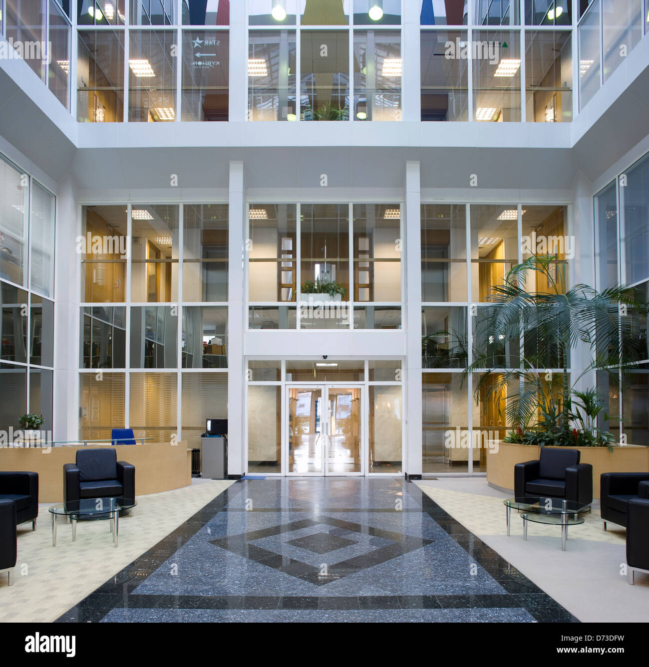 Atrium office hi-res stock photography and images - Alamy