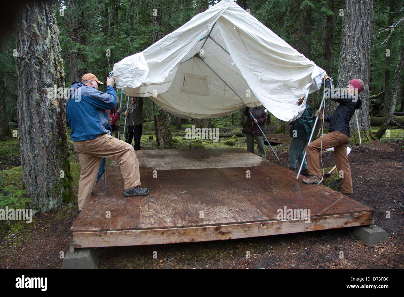 CITO putting up tents 2 (KLB) Stock Photo
