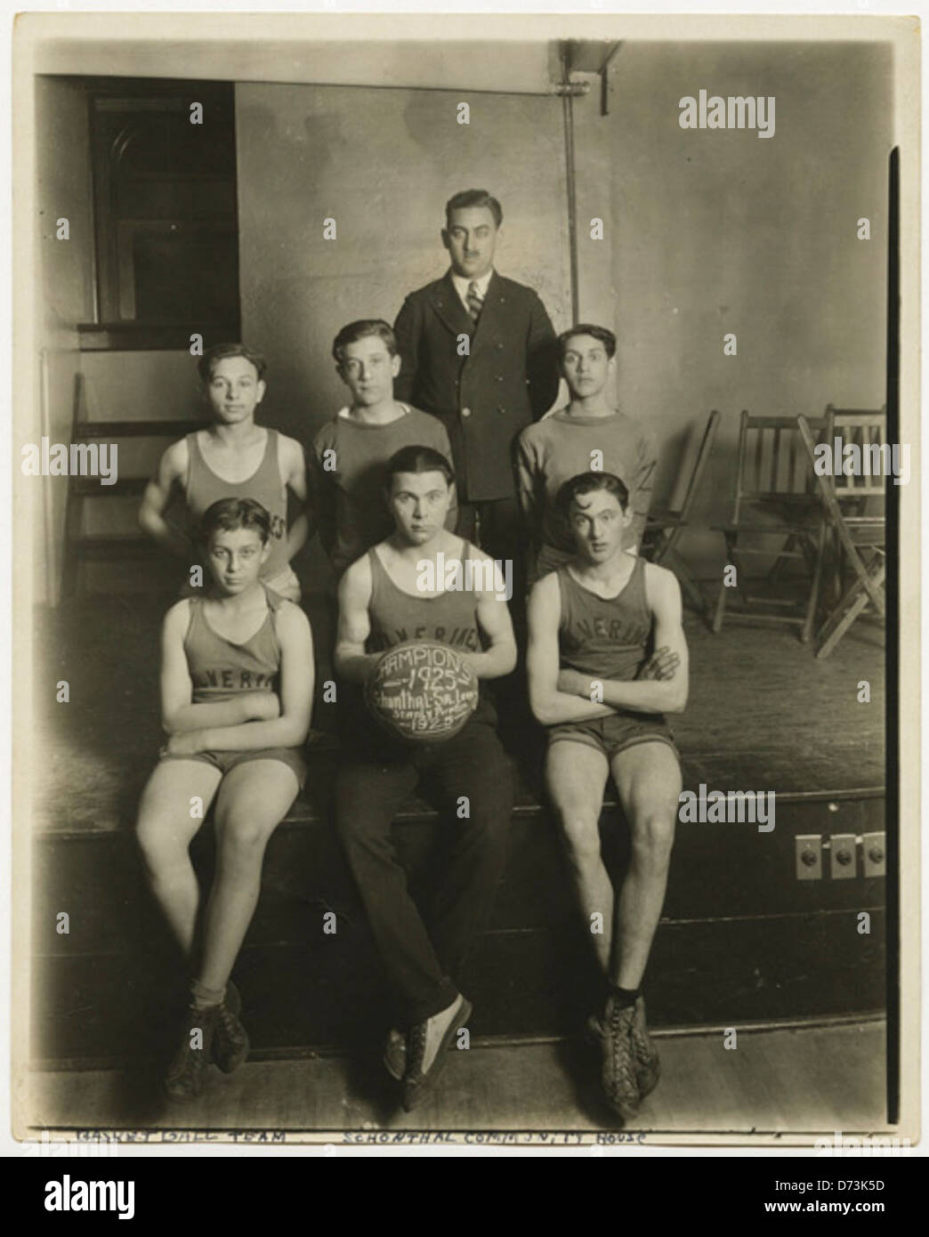 Portrait of basketball team, 1925 Stock Photo Alamy