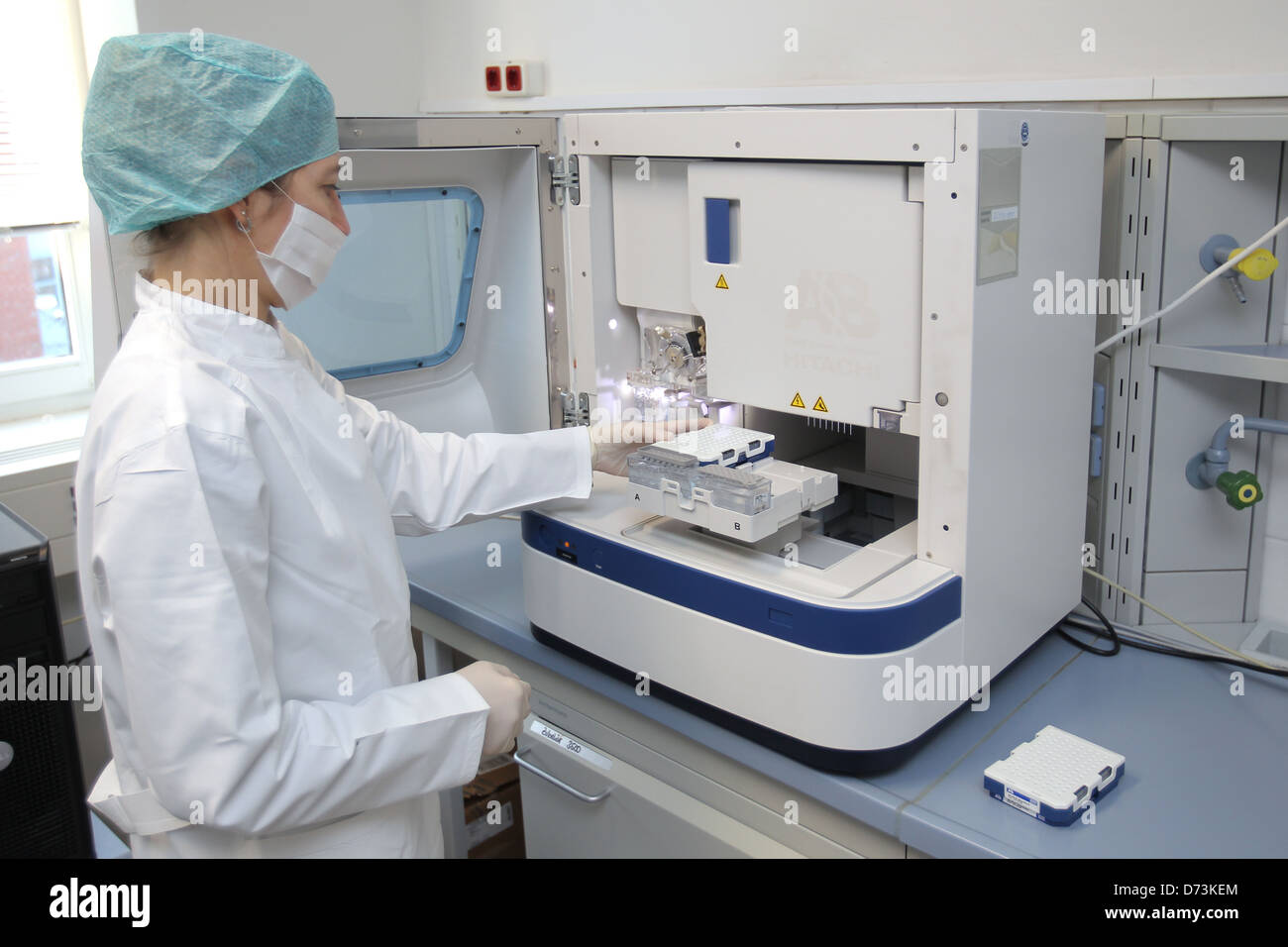 Kiel, Germany, a laboratory technician at the sequencer in the DNA laboratory of the LKA Schleswig-Holstein Stock Photo