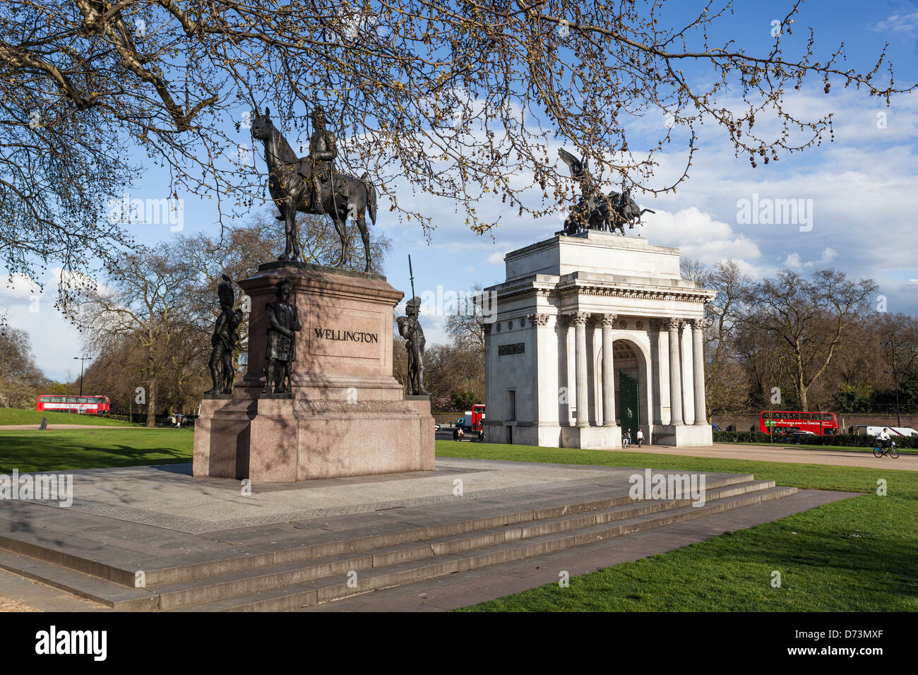 Equestrian statue of Duke of Wellington and the Wellington Arch, Hyde Park Corner, London, England, UK. Stock Photo