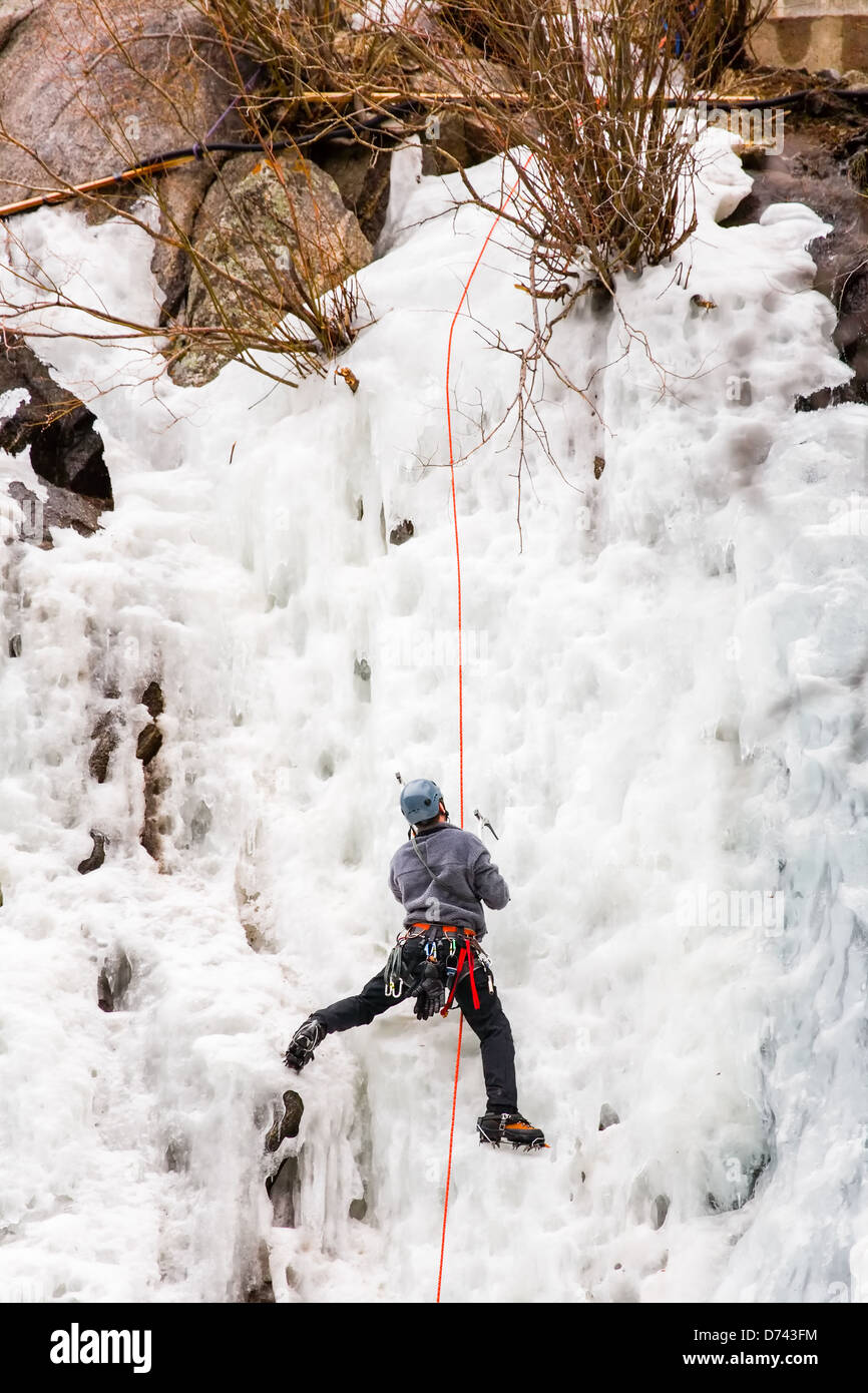 Male ice climber belay hi-res stock photography and images - Alamy