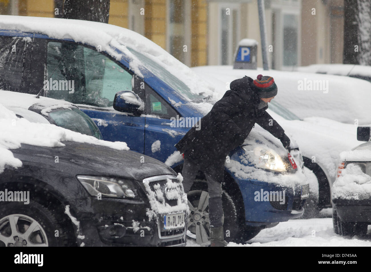 Berlin, Germany, a woman freed her car from snow Stock Photo