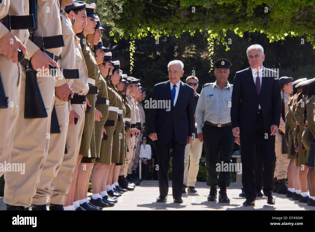 Jerusalem, Israel. 29-April-2013. President of Israel, Shimon Peres, and President of Serbia, Tomislav Nicolic, survey an IDF honor guard at a welcoming ceremony for the Serbian President. Jerusalem, Israel. 29-April-2013.  President Shimon Peres hosts an official state welcome reception for the President of Serbia, Tomislav Nicolic, at the President's Residence. The two discuss strengthening strategic relations and deepening economic, trade and diplomatic cooperation.Credit: Nir Alon/Alamy Live News Stock Photo