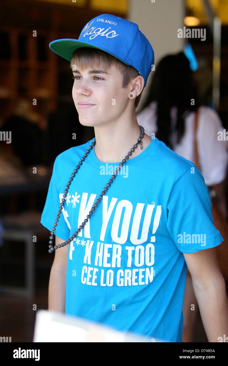 Justin Bieber leaving Armani Exchange in Sunset Plaza after a shopping  trip. Bieber wore a Cee Lo Green t-shirt that reads, 'FK Stock Photo - Alamy
