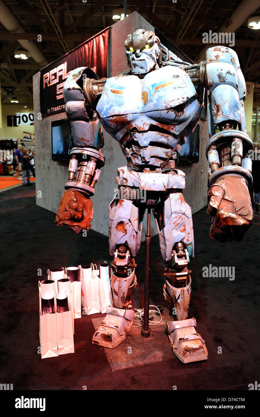 Robot from 'Real Steel' movie at the 2011 Fan Expo Opening Day at Toronto  Metro Convention Centre. Toronto, Canada - 25.08.11 Stock Photo - Alamy
