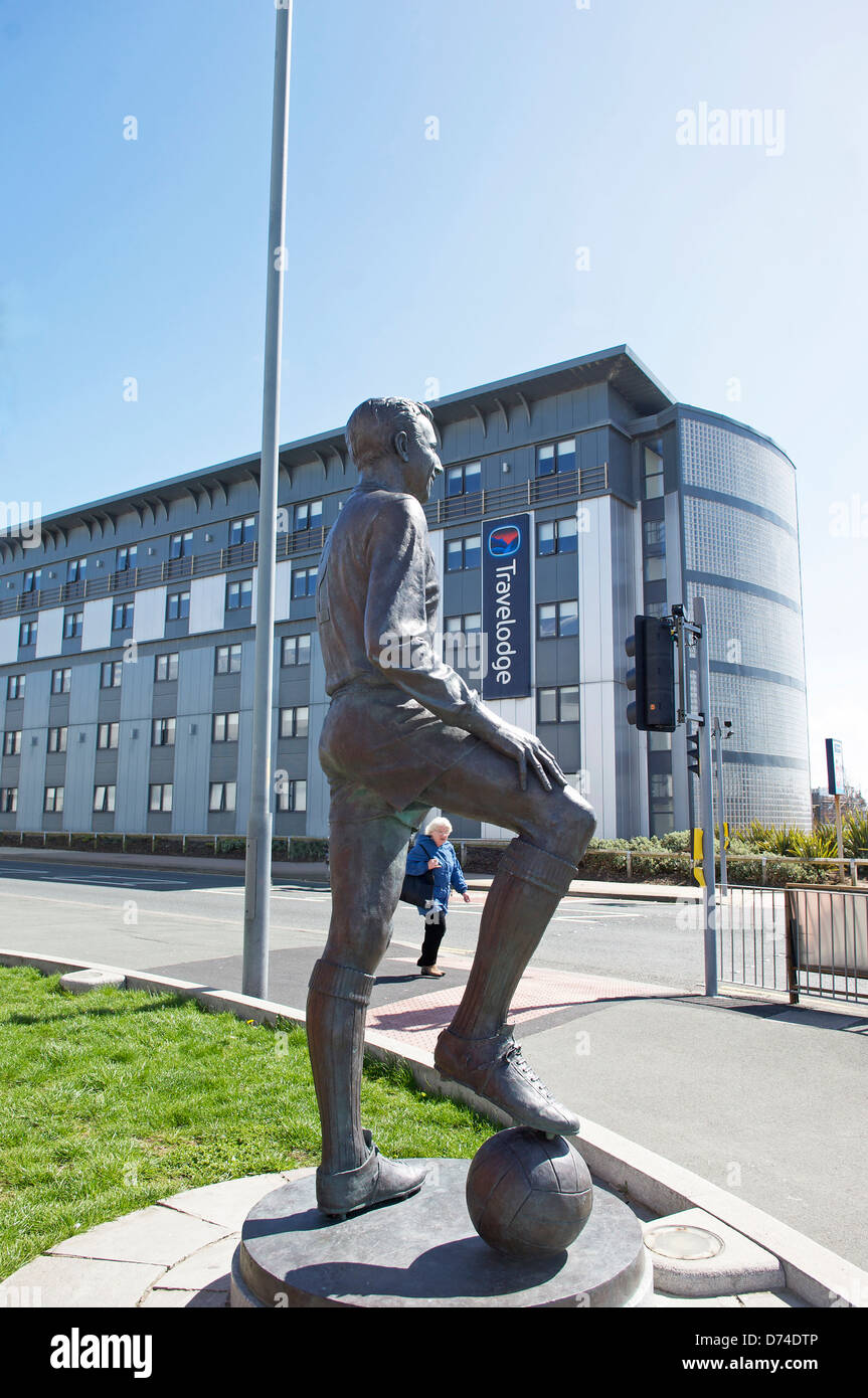 Statue of Blackpool and England International player the late Jimmy Armfield outside Bloomfield Road football ground Stock Photo
