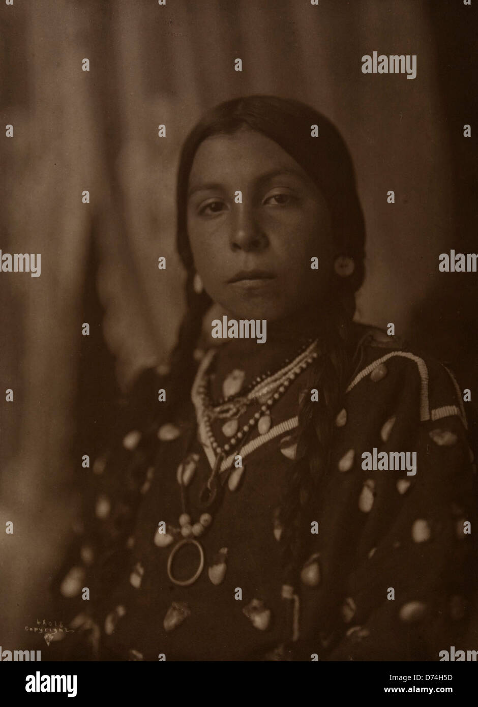 Native american woman and horse hi-res stock photography and images - Alamy
