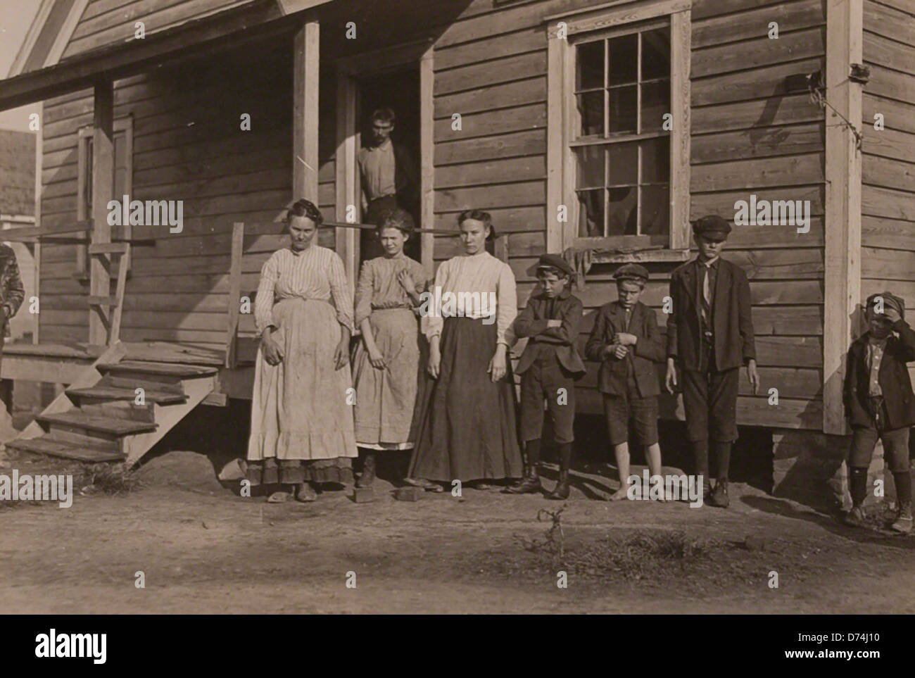 Carolina Cotton Mill Worker and his family, South Carolina Stock Photo