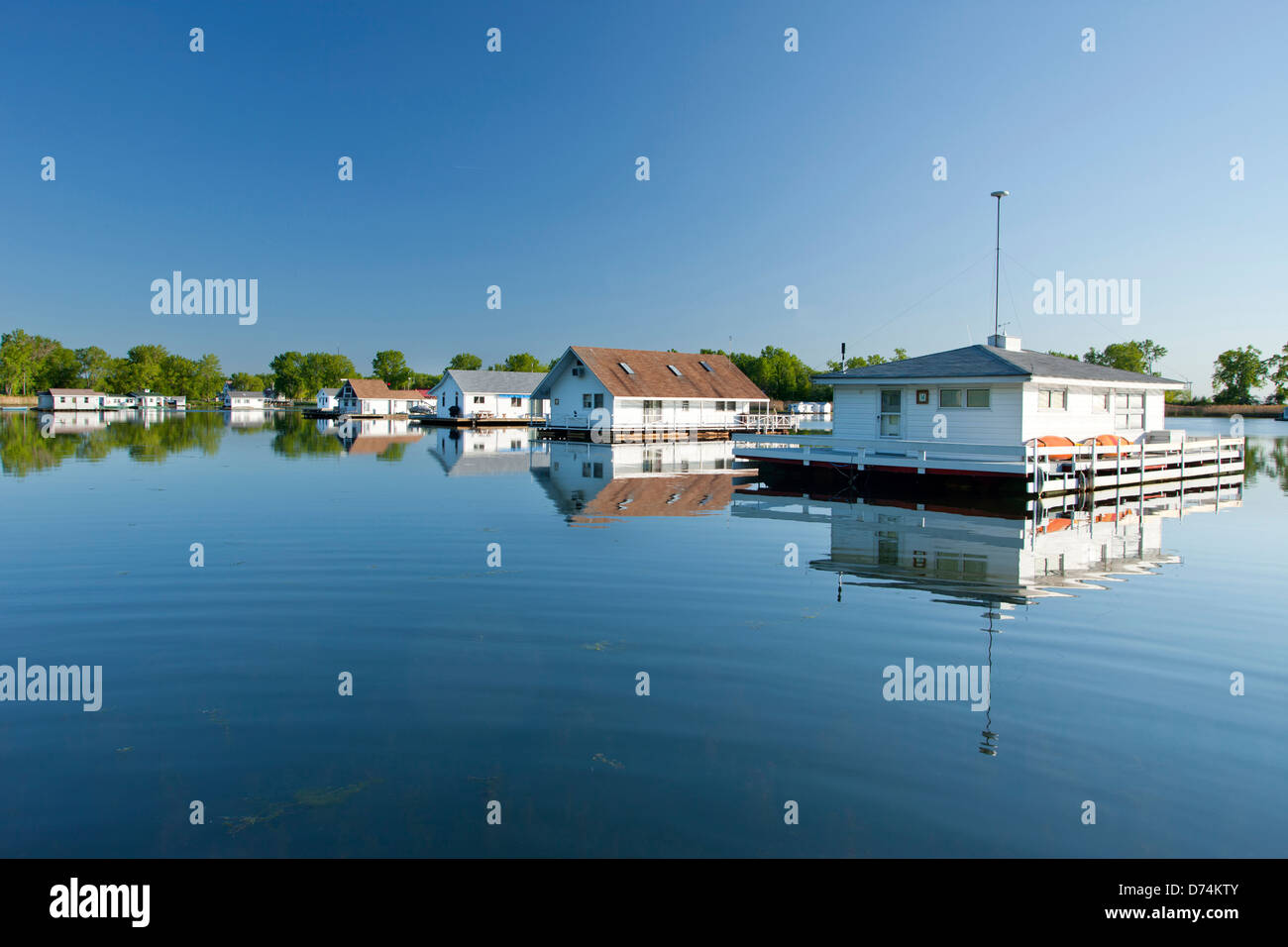 FLOATING HOUSES HORSESHOE POND PRESQUE ISLE STATE PARK ERIE PENNSYLVANIA USA Stock Photo Alamy