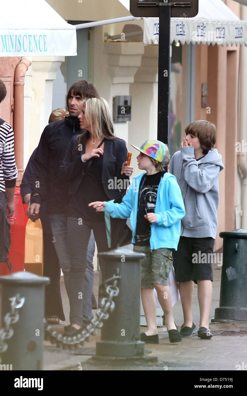 Nicole Appleton, Peggy Gallagher, Liam Gallagher, Gene Gallagher and