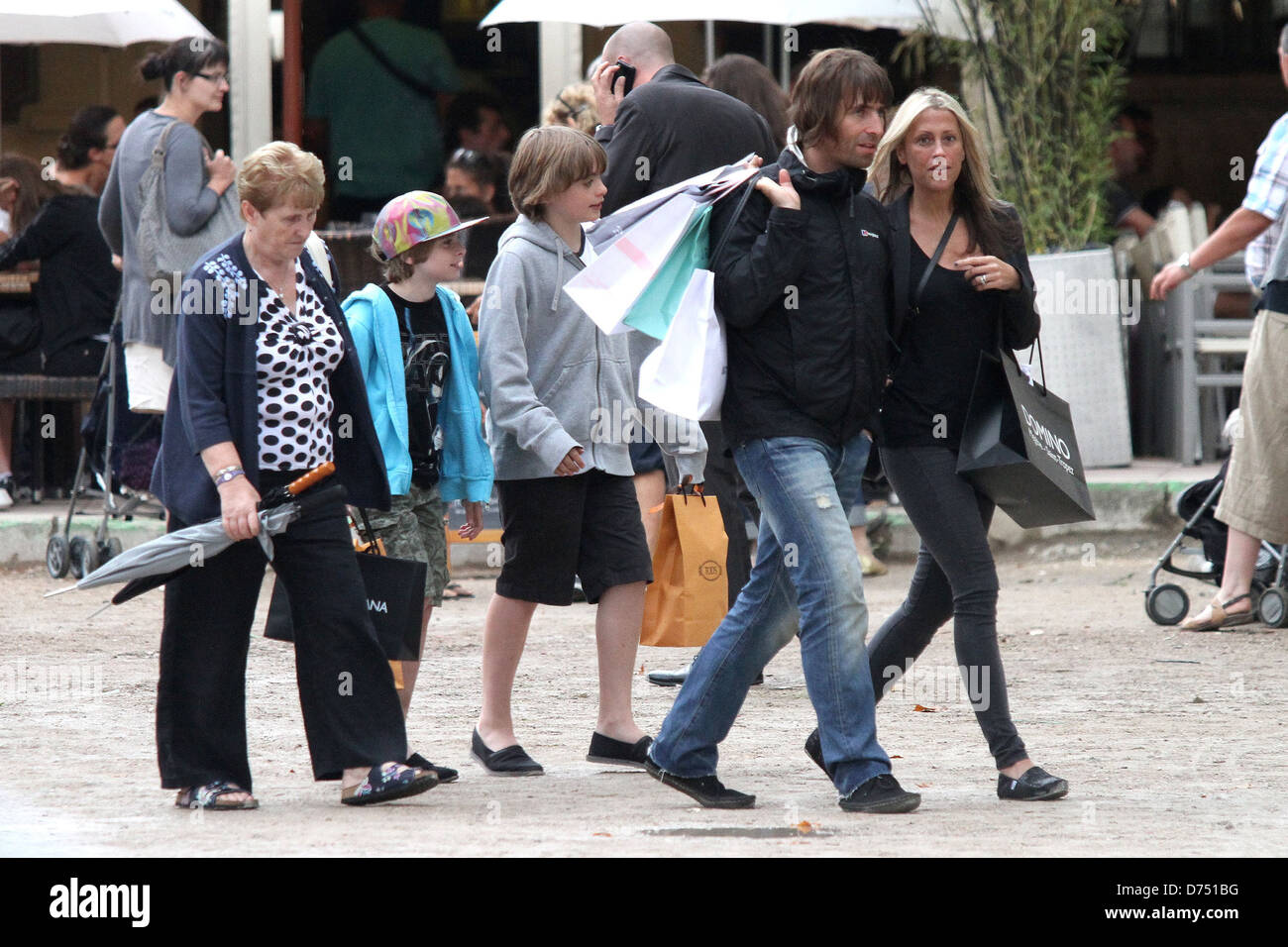 Nicole Appleton, Peggy Gallagher, Liam Gallagher, Gene Gallagher and