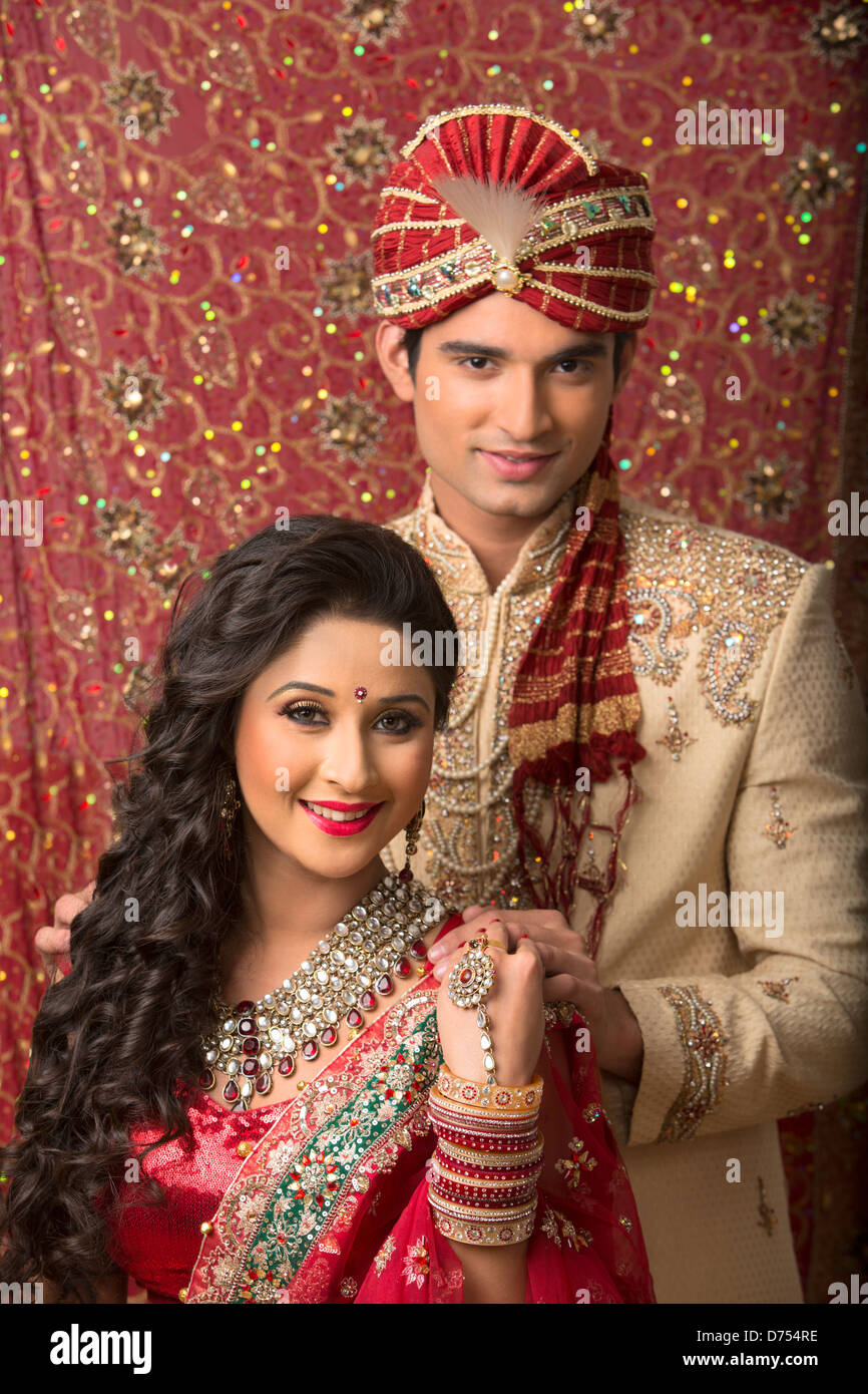 Indian newlywed couple in traditional wedding dress Stock Photo - Alamy
