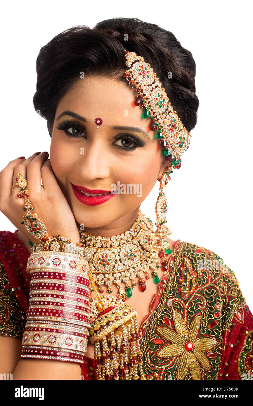 Portrait of an Indian bride in traditional wedding dress Stock Photo ...