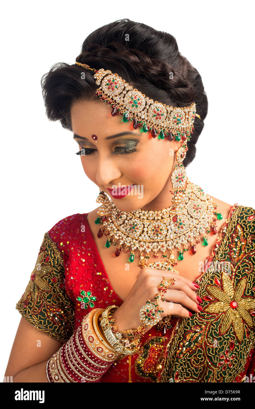 Close-up of an Indian bride in traditional wedding dress Stock Photo ...