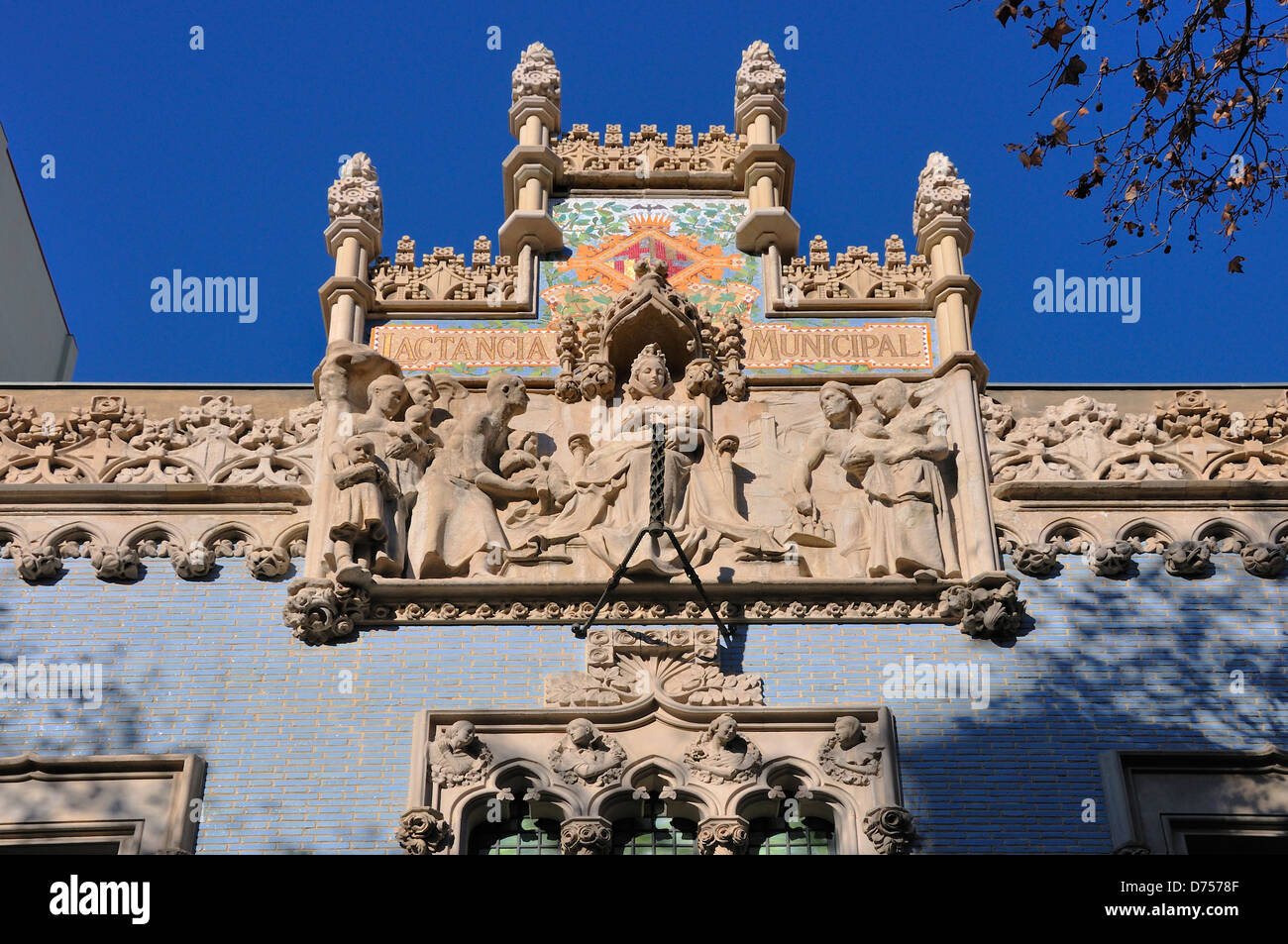 Barcelona, Catalonia, Spain. Casa de Lactancia. Central relief (Eusebi Arnau) on facade Stock Photo