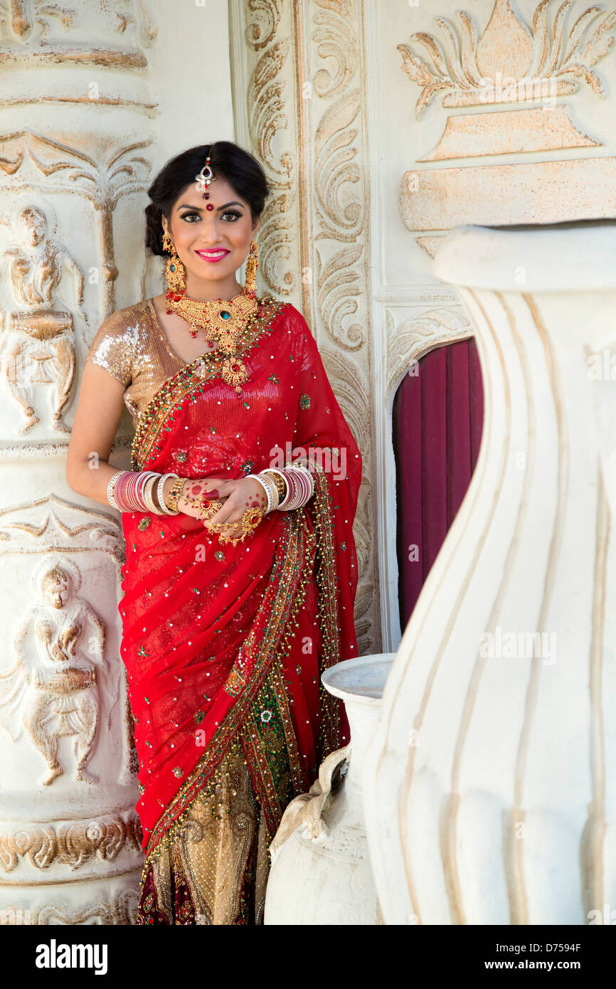 Portrait of an Indian bride in traditional wedding dress Stock Photo ...