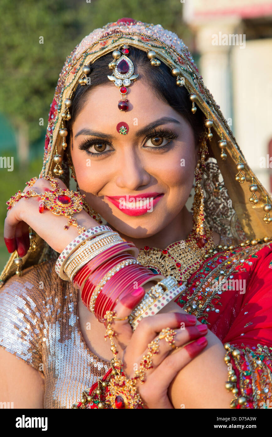 Copal photos | Indian bride photography poses, Bride photos poses, Indian  wedding poses