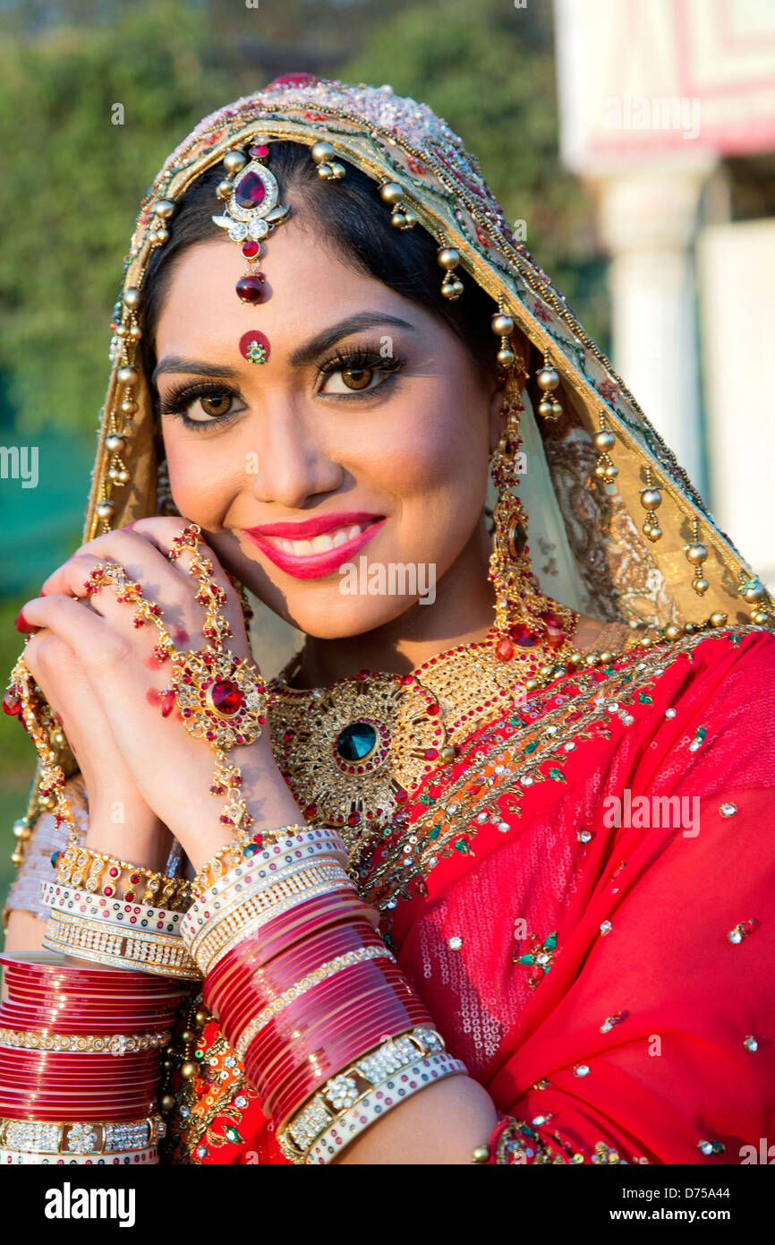 Indian beauty perfect face make up wedding bride, Portrait of beautiful  woman in Red traditional ethnic Pakistani bridal costume pose lovely, smoke  fog dark background, collage group pack concept Stock Photo |