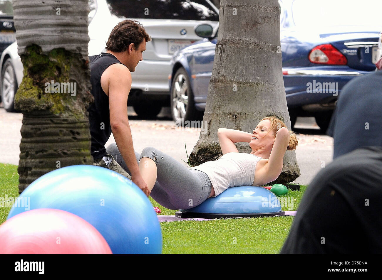 Jason Segel and Leslie Mann shooting a workout scene in a Santa Monica park while on the set of an untitled Judd Apatow project Stock Photo