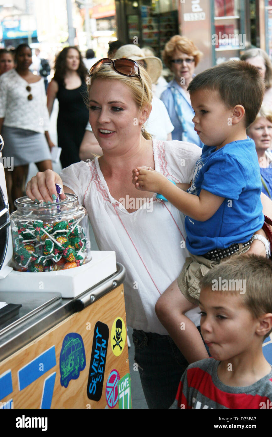 Melissa Joan Hart and her sons Braydon Wilkerson and Mason Wilkerson(02)