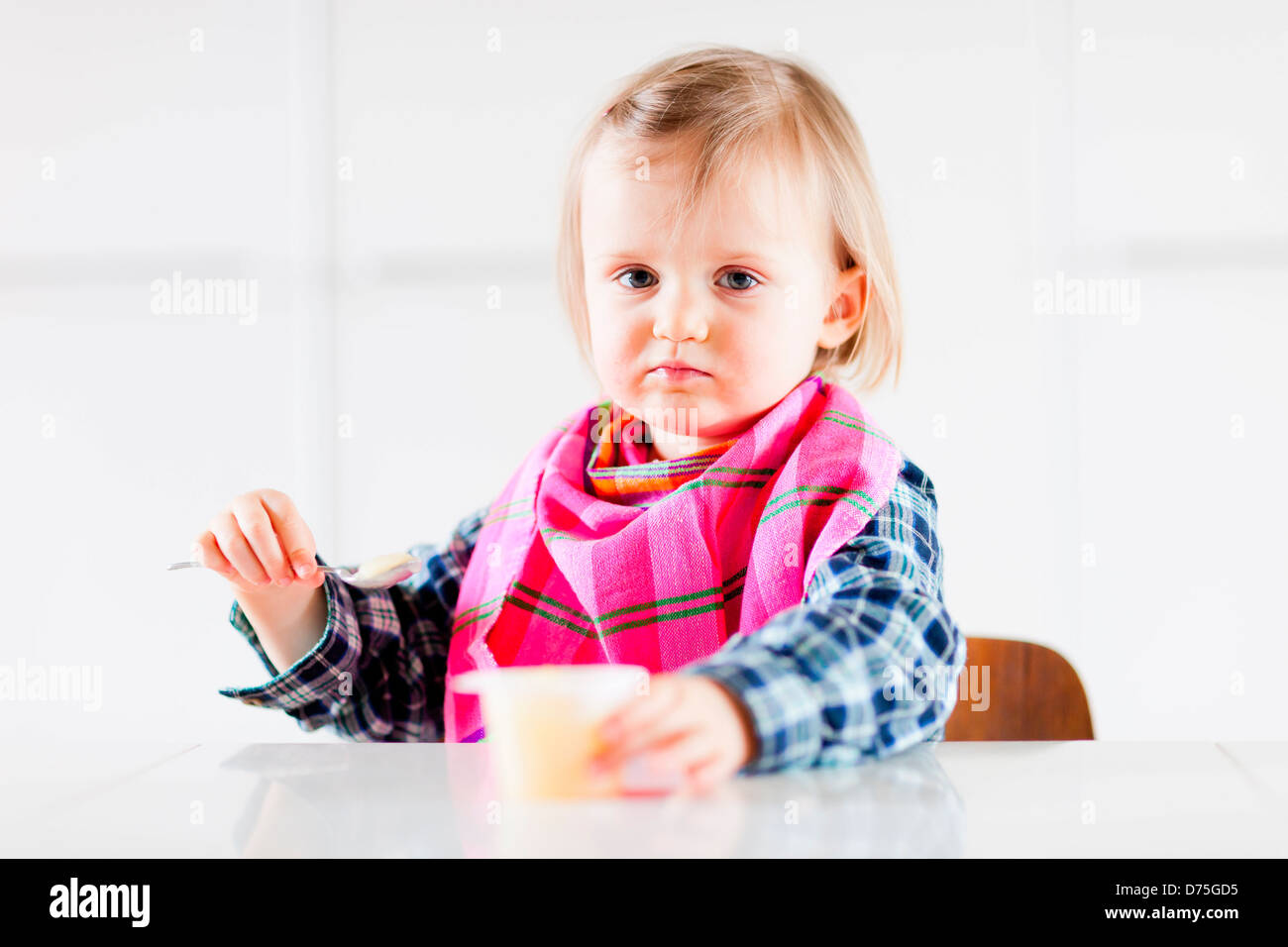 6 mois bébé fille Photo Stock - Alamy