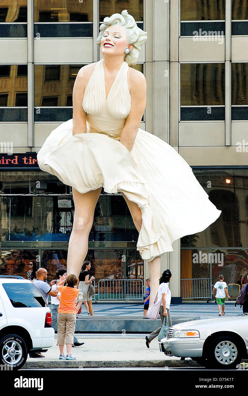 A giant statue of MARILYN MONROE's infamous legflashing moment from