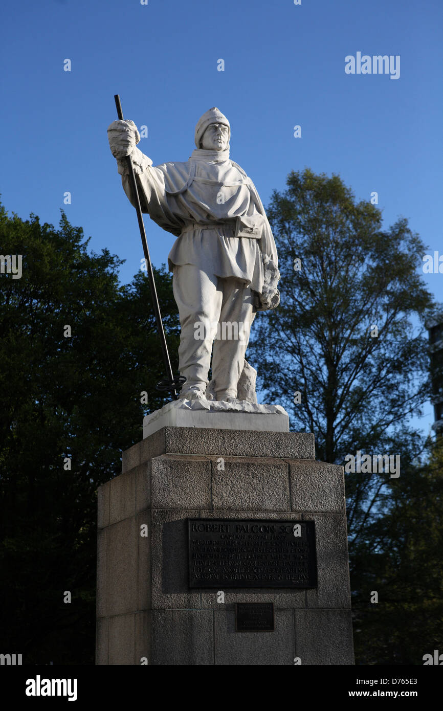 Captain Robert Falcon Scott statue Stock Photo - Alamy