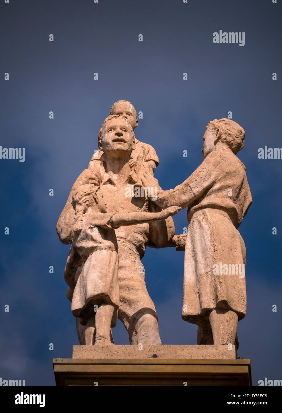 Statues at Victoria Centre, Harrogate, North Yorkshire Stock Photo Alamy