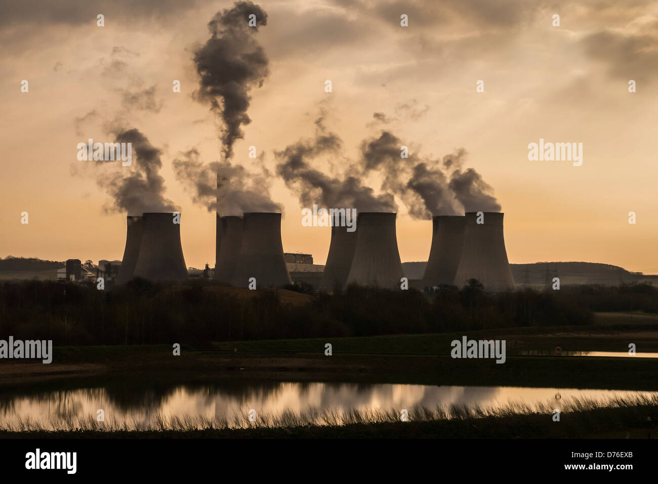 RATCLIFFE-ON-SOAR, NOTTINGHAMSHIRE, UK - APRIL 21, 2013:  View of the Power Station in early morning light with water vapour Stock Photo