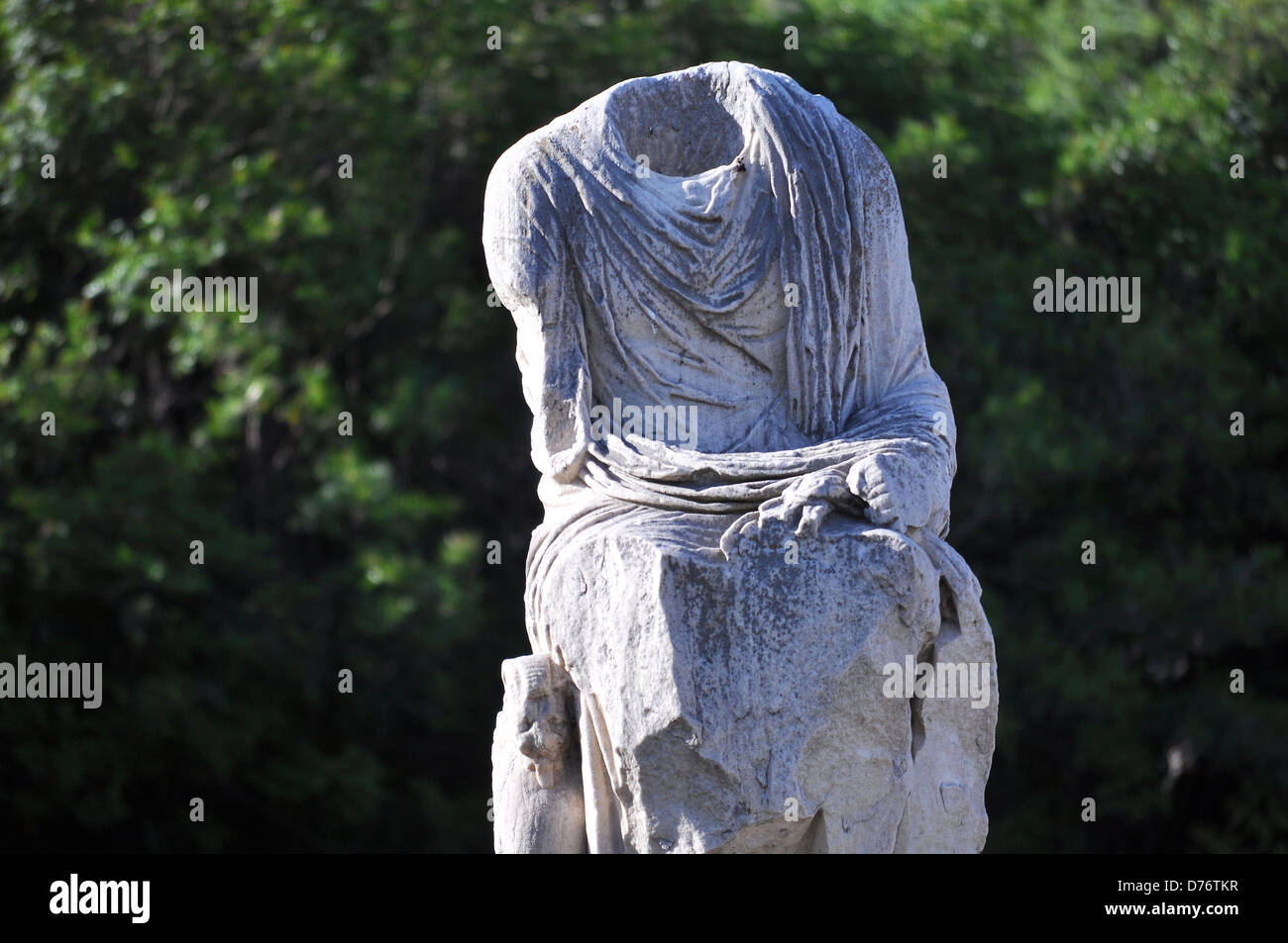 Statue without head hires stock photography and images Alamy