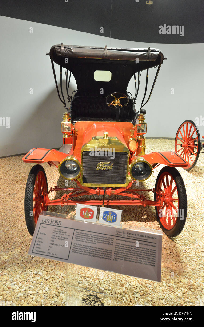 A vintage car in a museum in Reno Stock Photo - Alamy