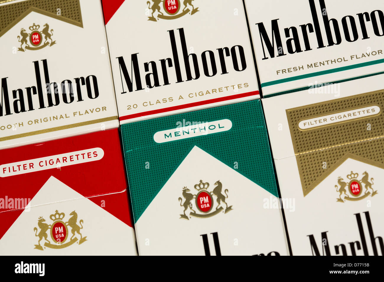 Marlboro gold cigarette pack hi-res stock photography and images - Alamy