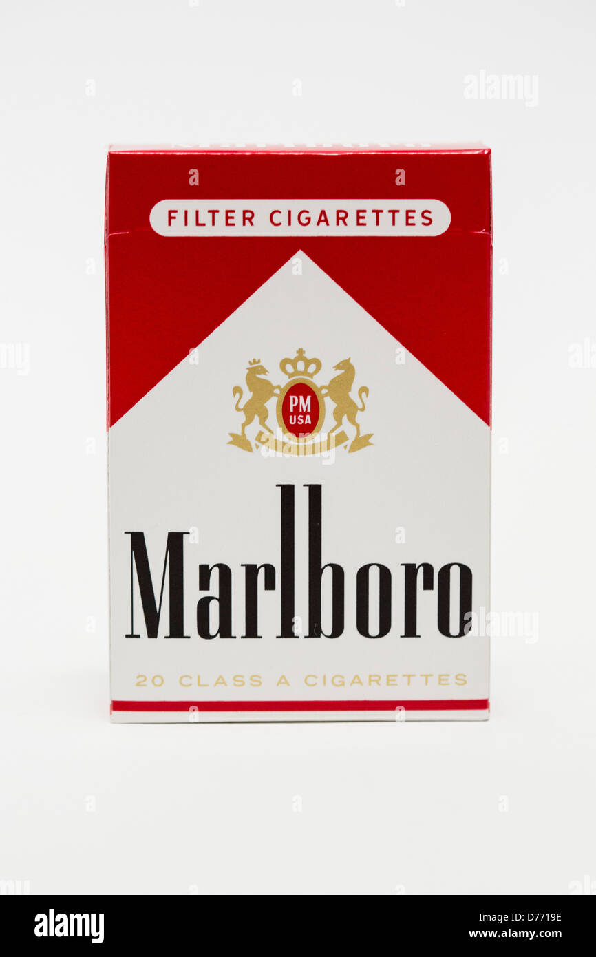 A pack of Marlboro Red cigarettes Stock Photo - Alamy