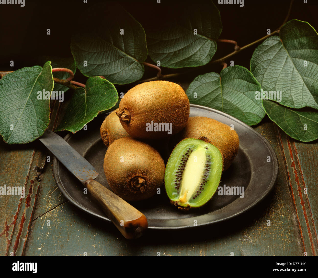 Halved fresh kiwi fruit hi-res stock photography and images - Alamy
