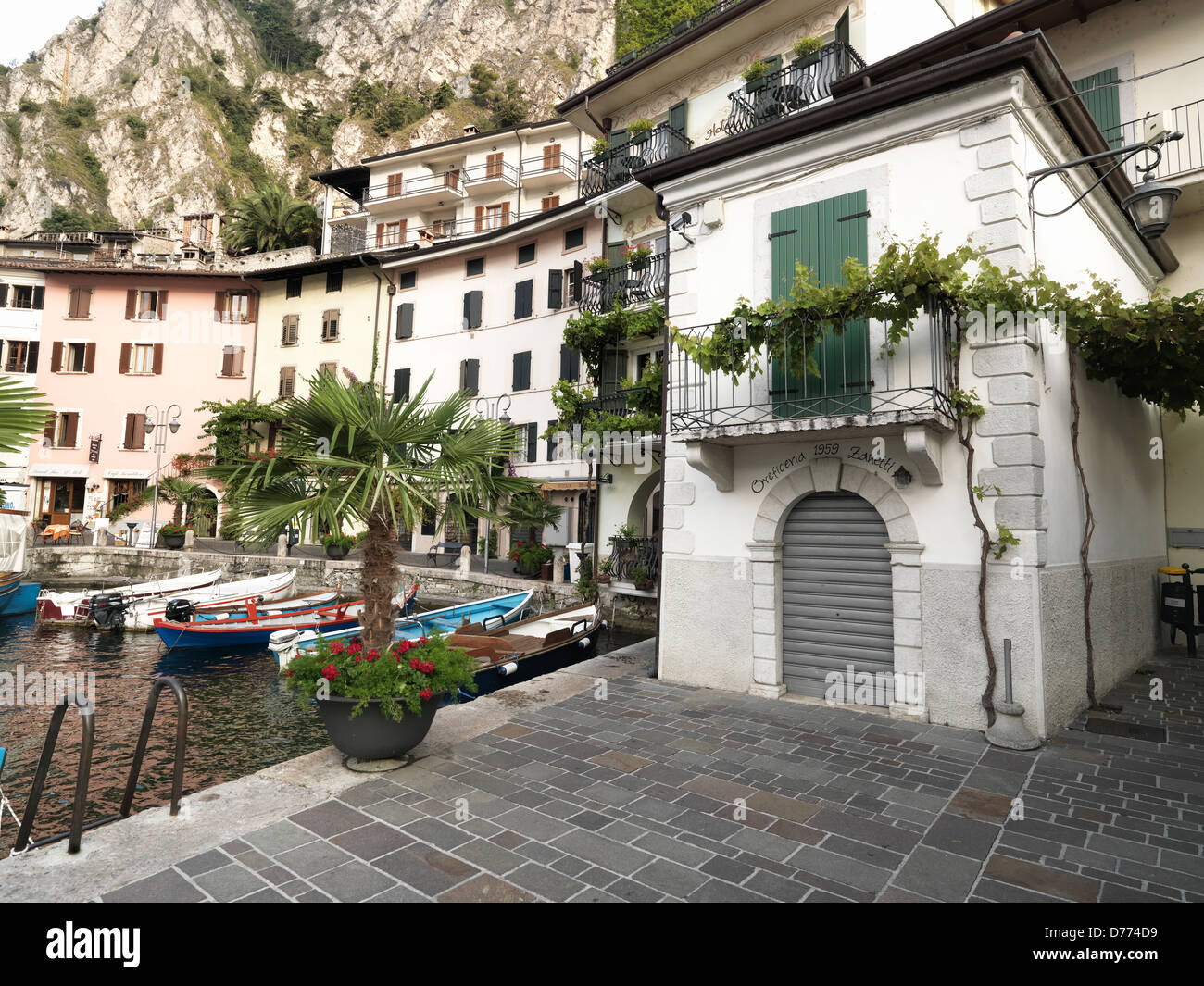 Promenade in limone sul garda hi-res stock photography and images - Alamy