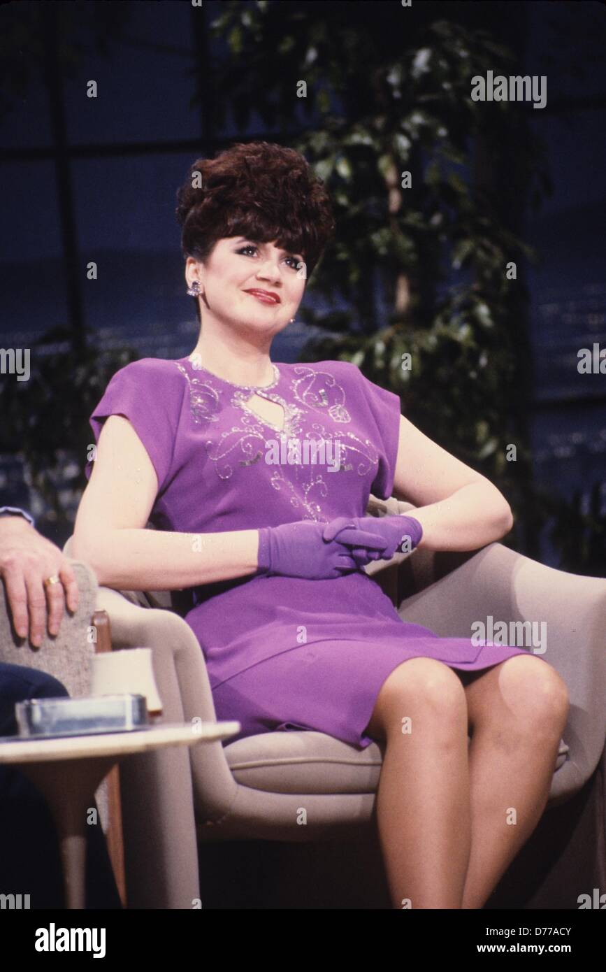 linda ronstadt purple dress Linda Ronstadt on magazine cover looking gorgeous !!!!!!