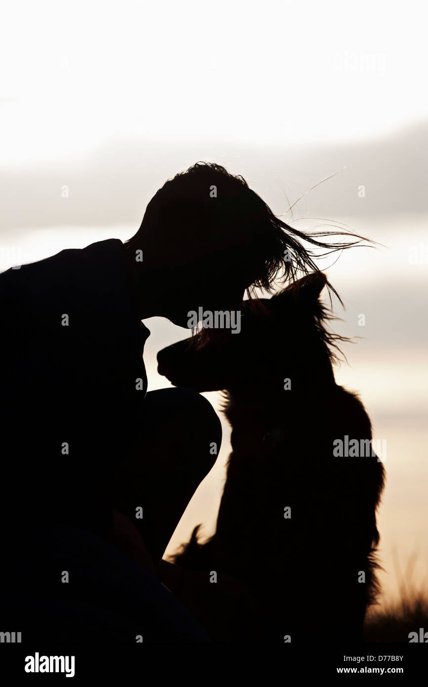 Kneeling silhouette hi-res stock photography and images - Alamy