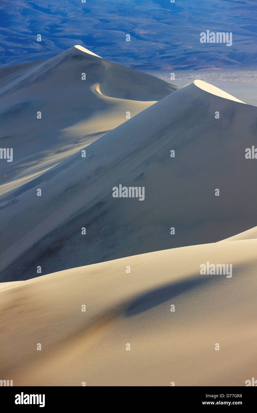 Eureka dunes death valley people hi-res stock photography and images ...