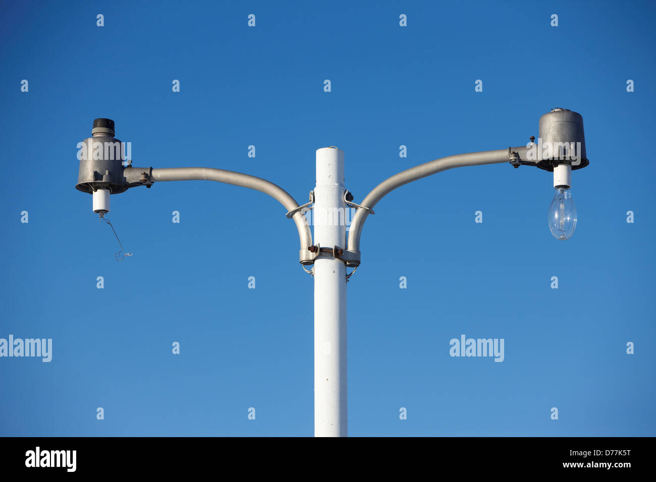 USA Kansas Light pole one intact light one broken light Stock Photo Alamy