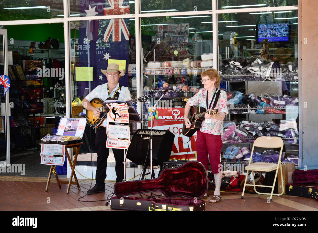 Singing buskers playing guitars, Tamworth Australia Stock Photo