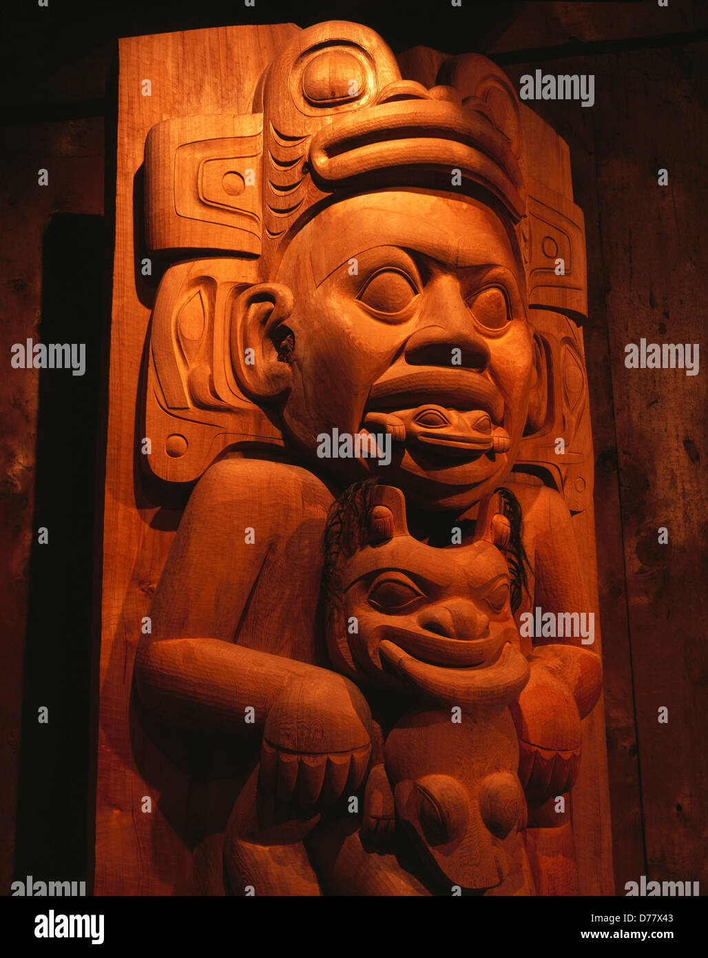 IIxt' Ga'as' or Shaman Housepost by doorway Chief Shakes Tribal House Steve Brown Wayne Price Will Bulkhardt carved these Stock Photo