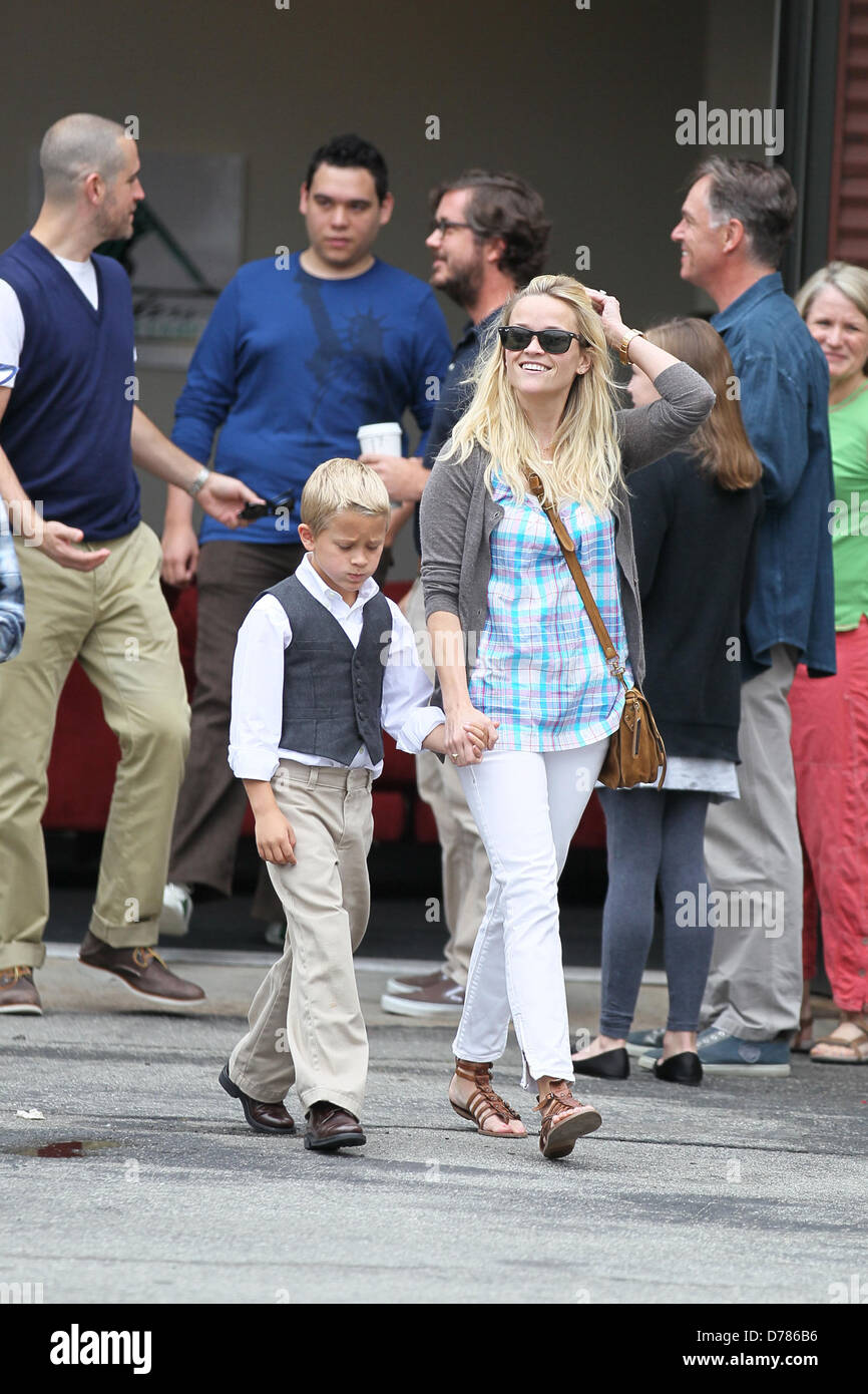 Reese Witherspoon, her son Deacon Phillippe and husband Jim Toth attend church services on Father's Day in Santa Monica Los Stock Photo