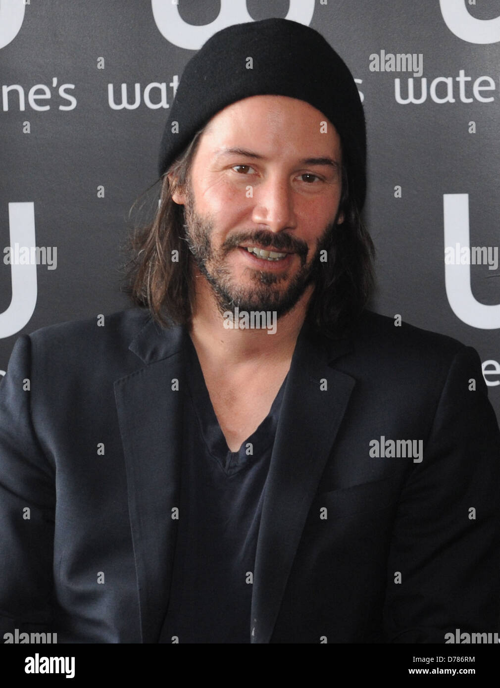 Keanu Reeves at a book signing at Waterstone's, Piccadilly London, England  - 18.06.11 Stock Photo - Alamy