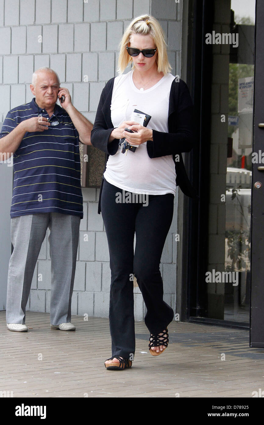 Pregnant January Jones attends a yoga class and then stops off at a