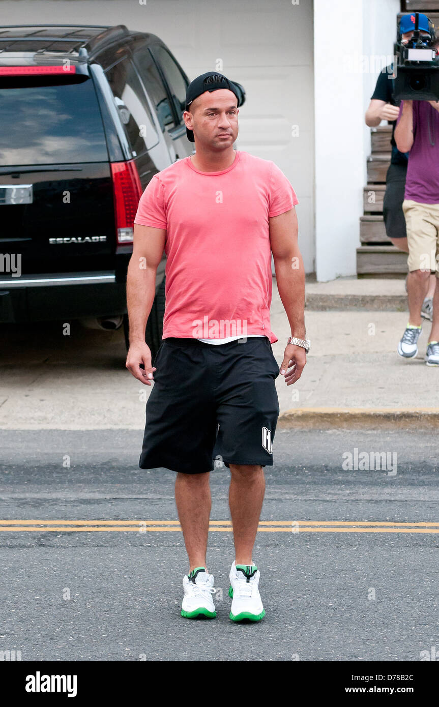 Mike 'The Situation' Sorrentino got into a quarrel during filming of 'Jersey  Shore,' ripped off his microphone, and stormed off Stock Photo - Alamy