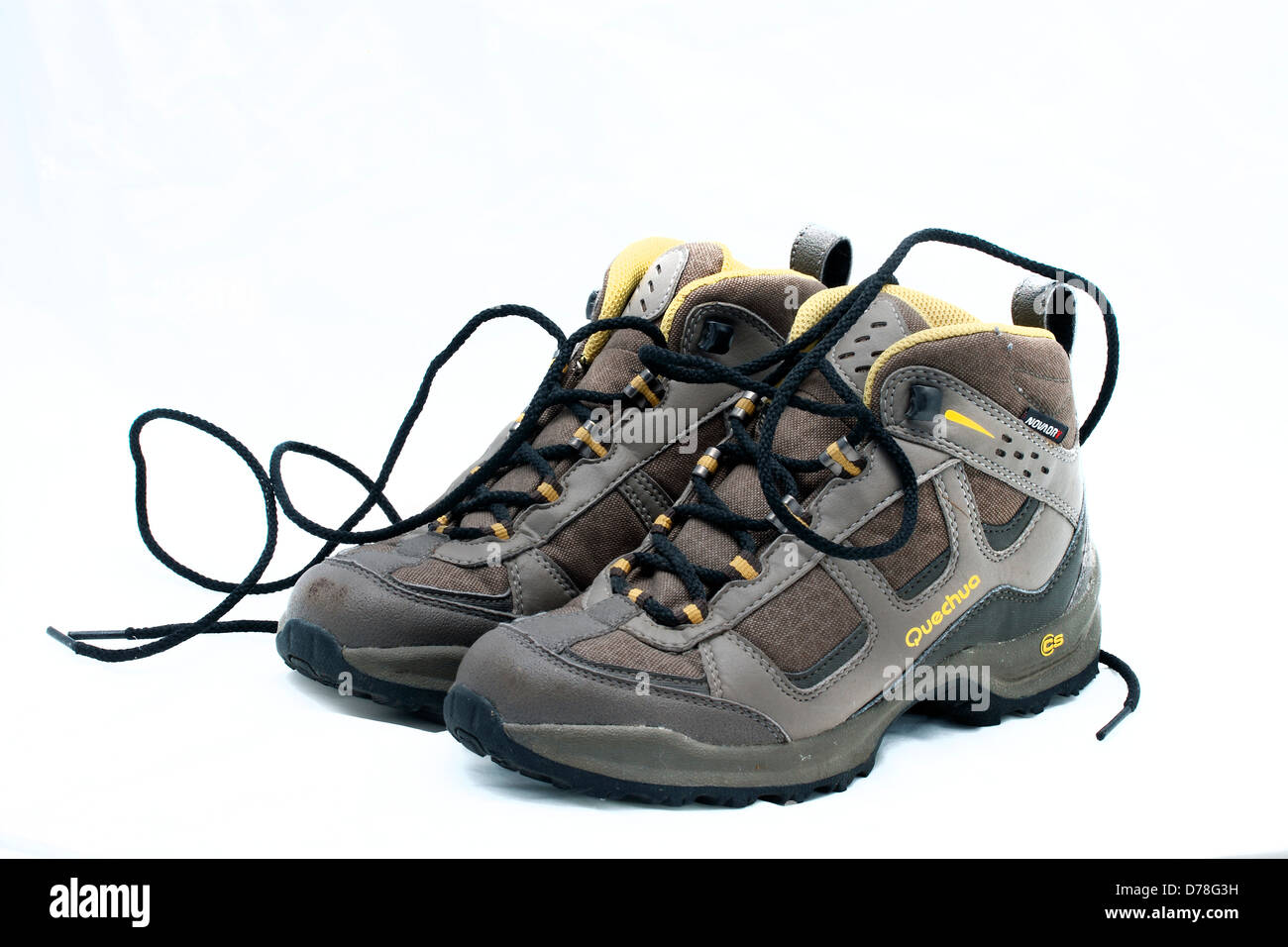 Oxylane brown junior trainers size 34 Essensole Quechua Good condition  hardly worn Stock Photo - Alamy