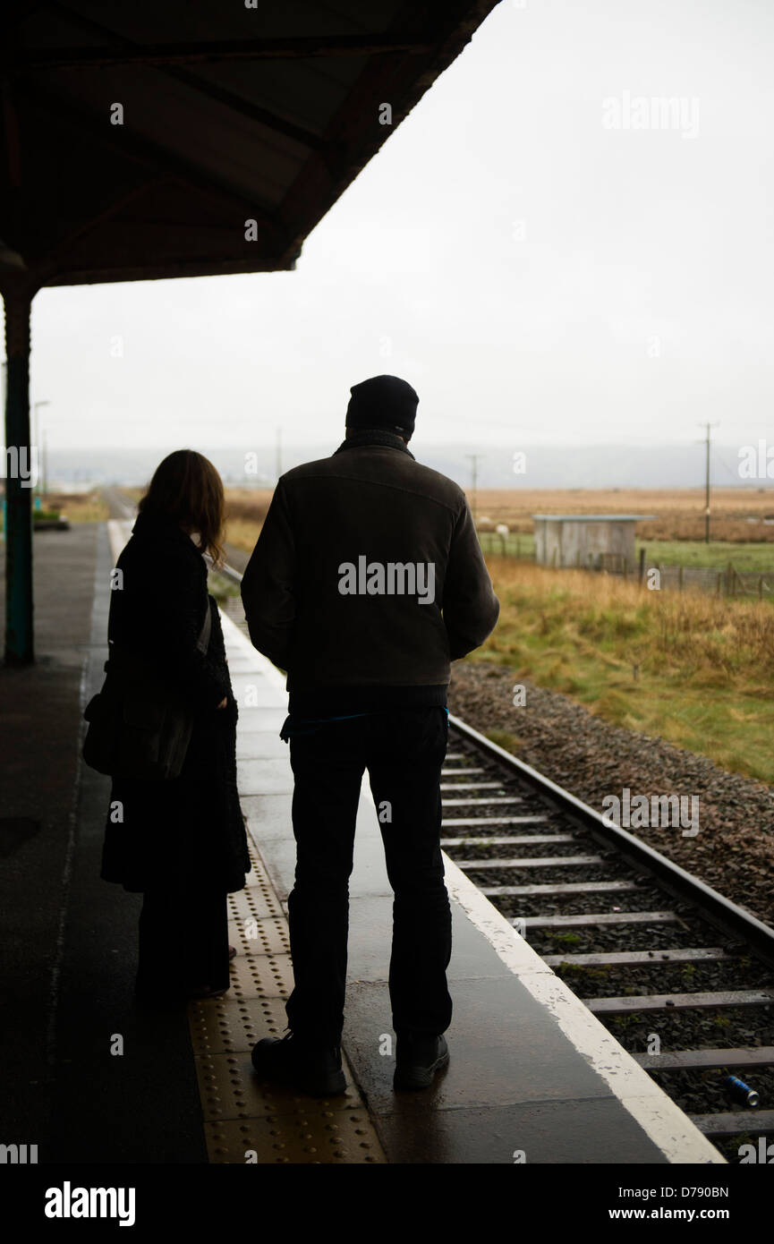 People waiting on station hi-res stock photography and images - Alamy