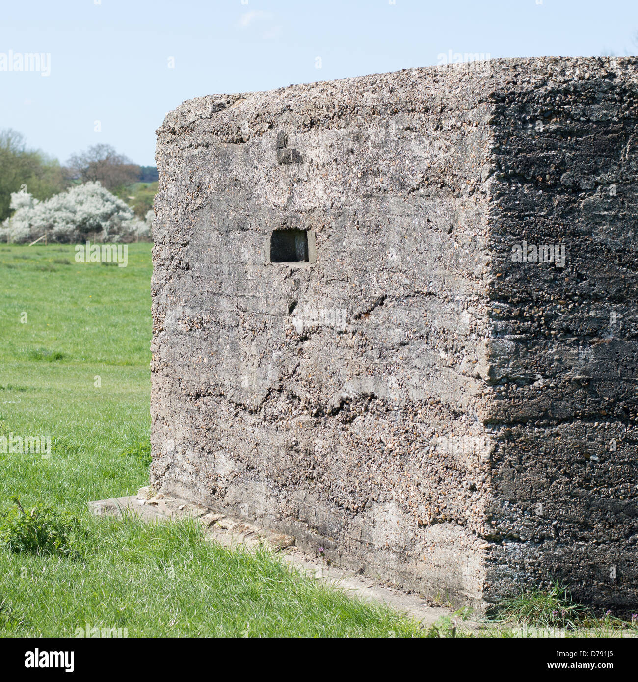 A concrete pillbox bunker from the second world war Stock Photo Alamy